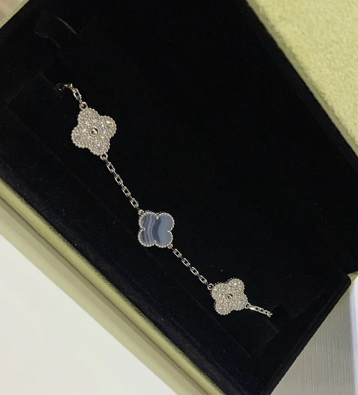 [?Vintora] CLOVER 5 MOTIF PURPLE CHALCEDONY BRACELET COLLECTION