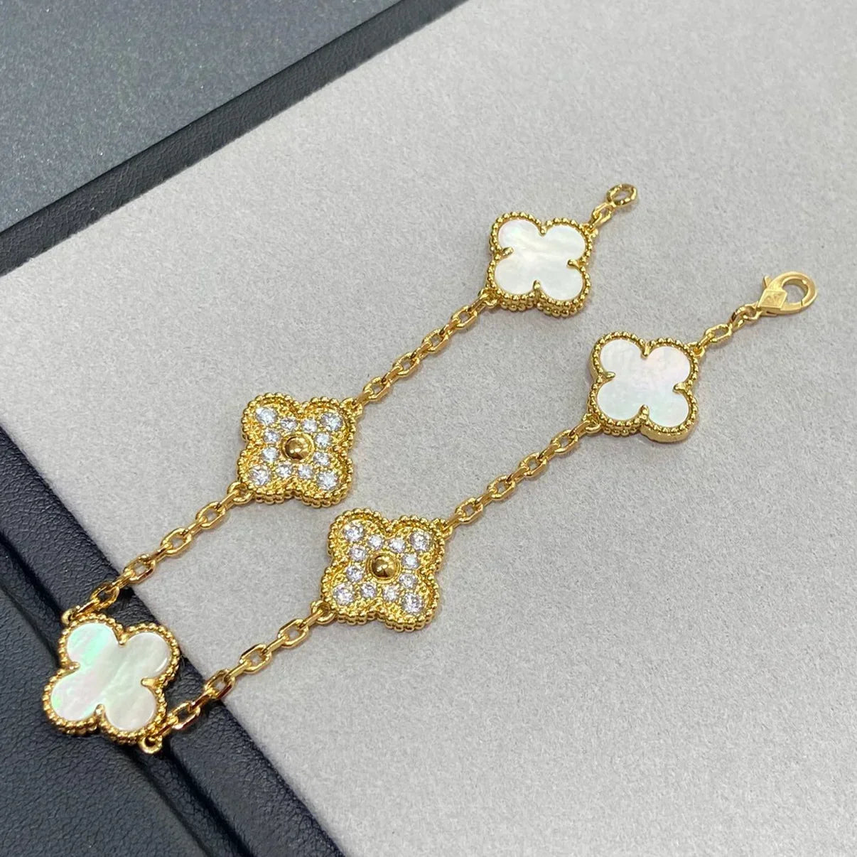 [?Vintora]CLOVER WHITE PEARL MOP 5 MOTIF BRACELET COLLECTION