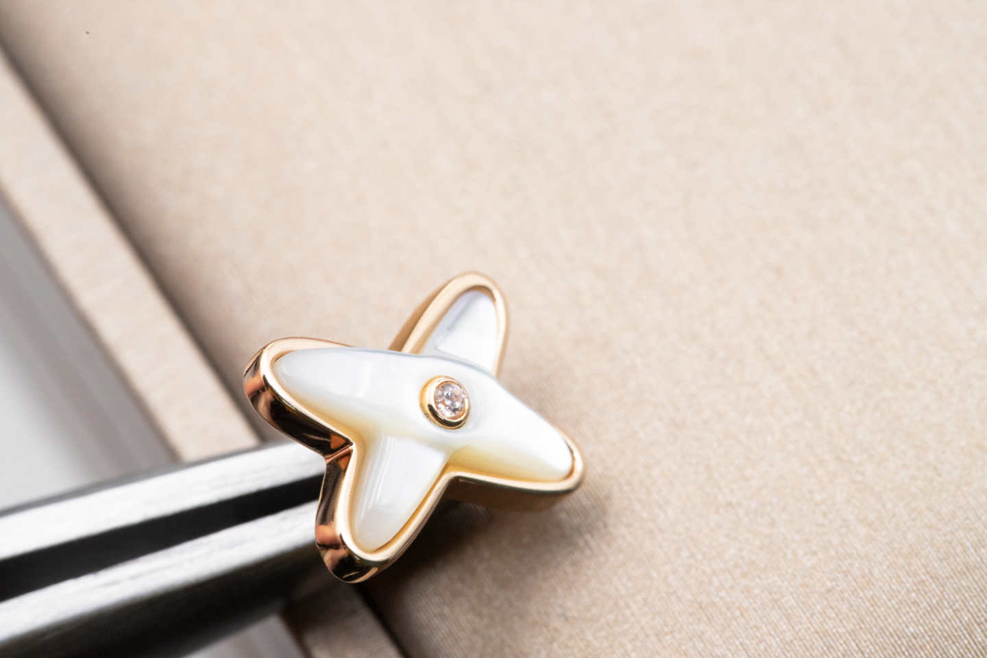 [Vintora]JEUX DE WHITE MOP ROSE GOLD DIAMOND EARRINGS