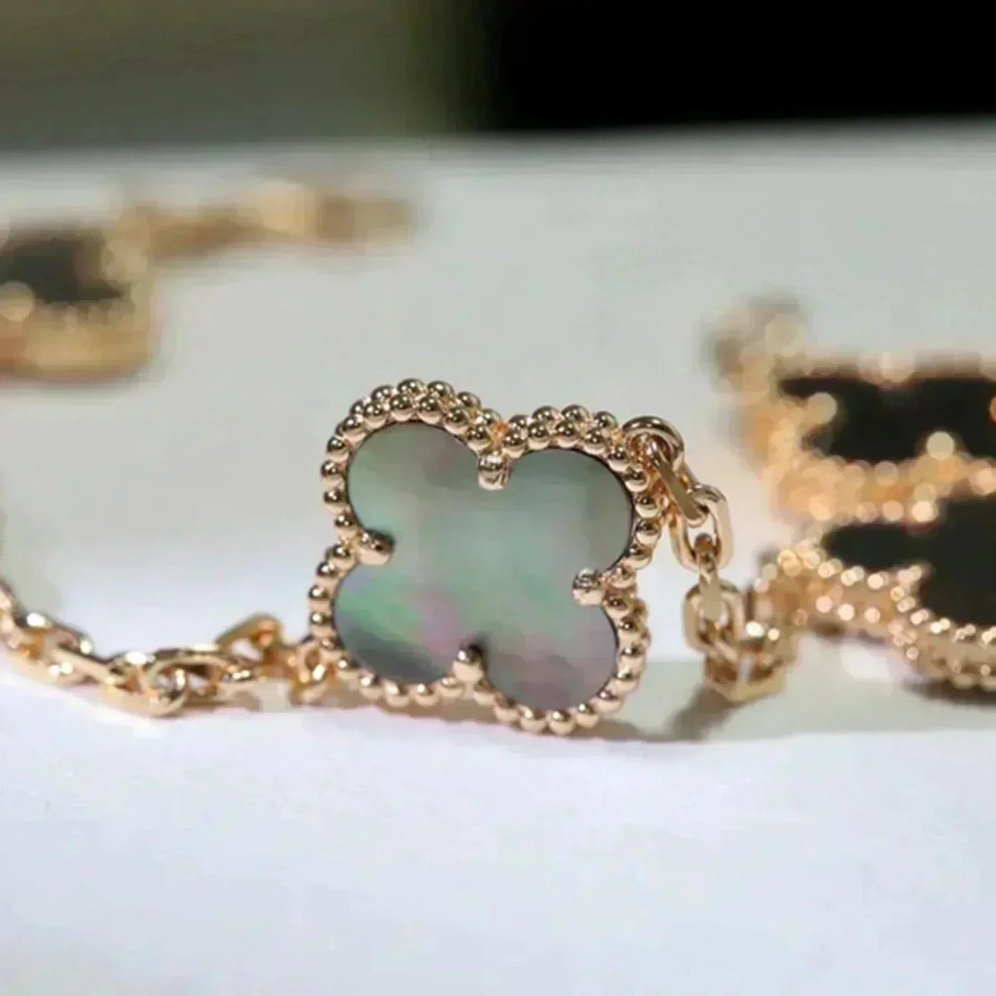 [?Vintora] CLOVER 5 MOTIF GRAY MOP BRACELET COLLECTION