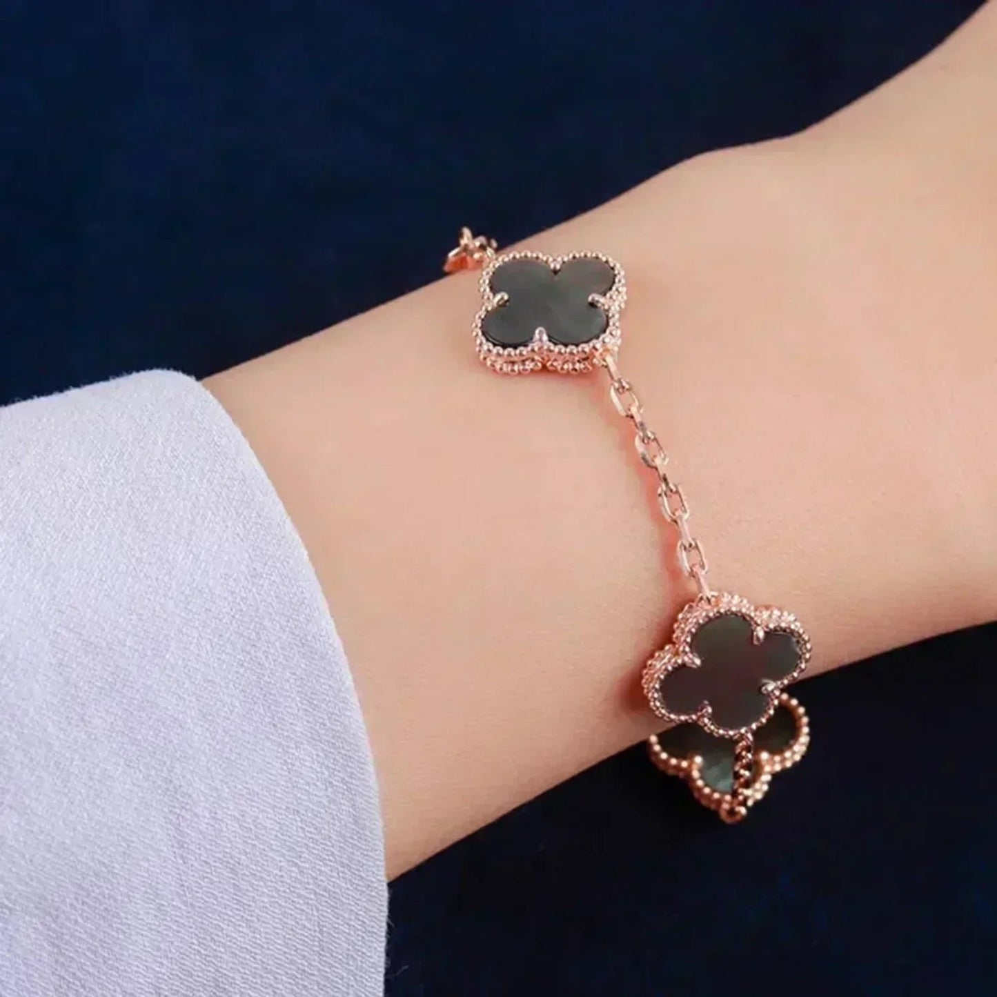 [?Vintora] CLOVER 5 MOTIF GRAY MOP BRACELET COLLECTION