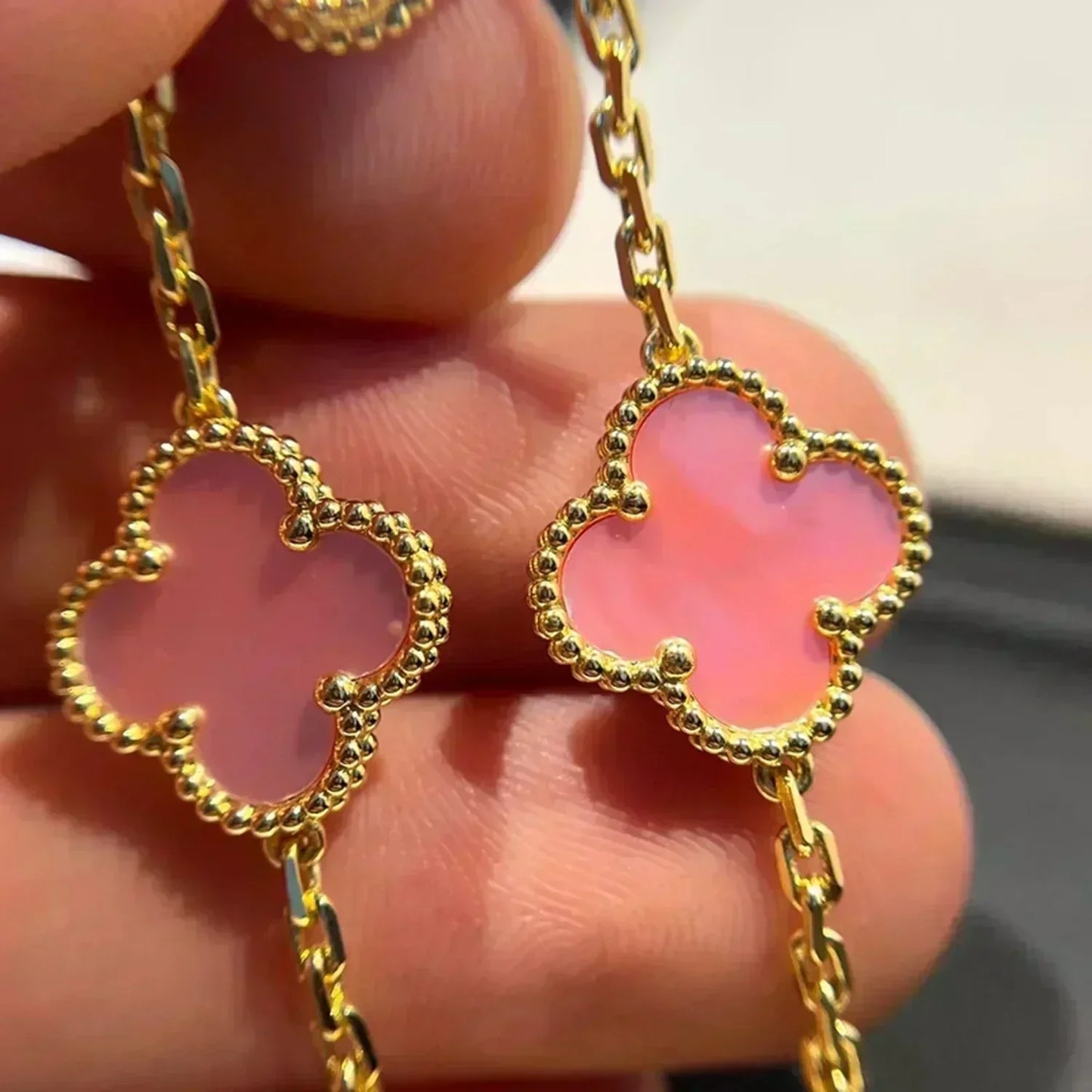 [?Vintora] CLOVER 5 MOTIFS  PINK MOP BRACELET COLLECTION