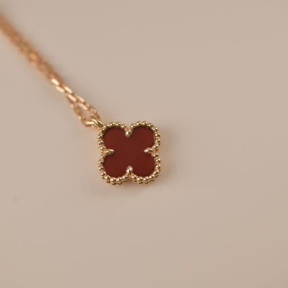 [Vintora]COLLIER TRÈFLE MINI 9,5 MM CORNALINES BLANCHES