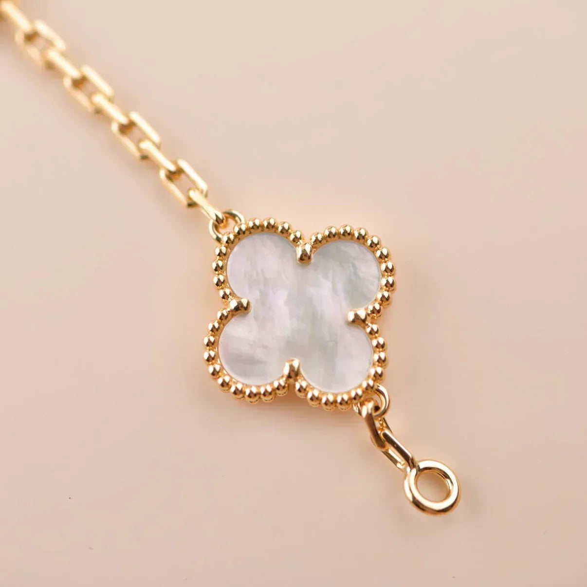 [?Vintora]CLOVER WHITE PEARL MOP 5 MOTIF BRACELET COLLECTION