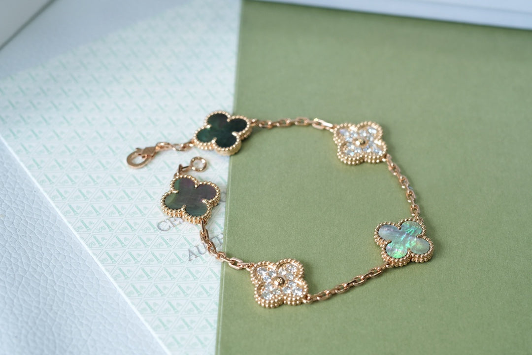 [?Vintora] CLOVER 5 MOTIF GRAY MOP BRACELET COLLECTION