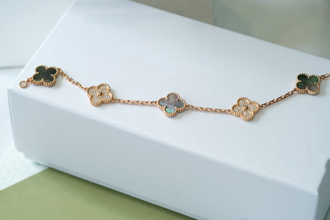 [?Vintora] CLOVER 5 MOTIF GRAY MOP BRACELET COLLECTION