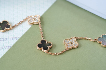[?Vintora] CLOVER 5 MOTIF GRAY MOP BRACELET COLLECTION