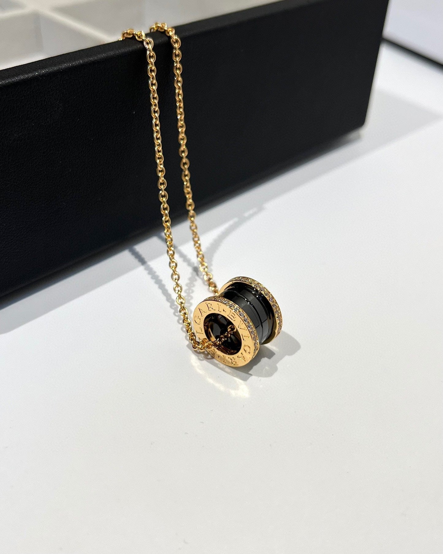 [Vintora]ZERO 1 BLACK CERAMIC DIAMOND PINK GOLD NECKLACE