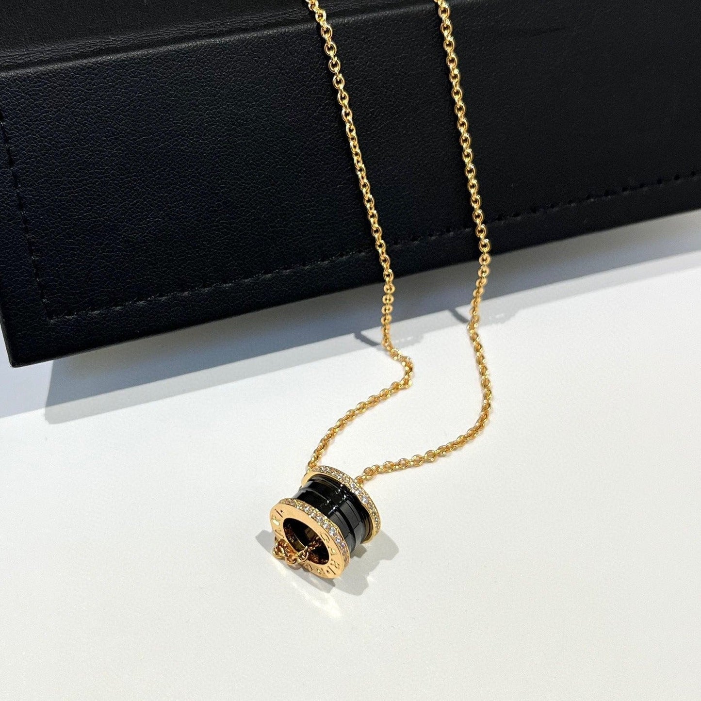 [Vintora]ZERO 1 BLACK CERAMIC DIAMOND PINK GOLD NECKLACE