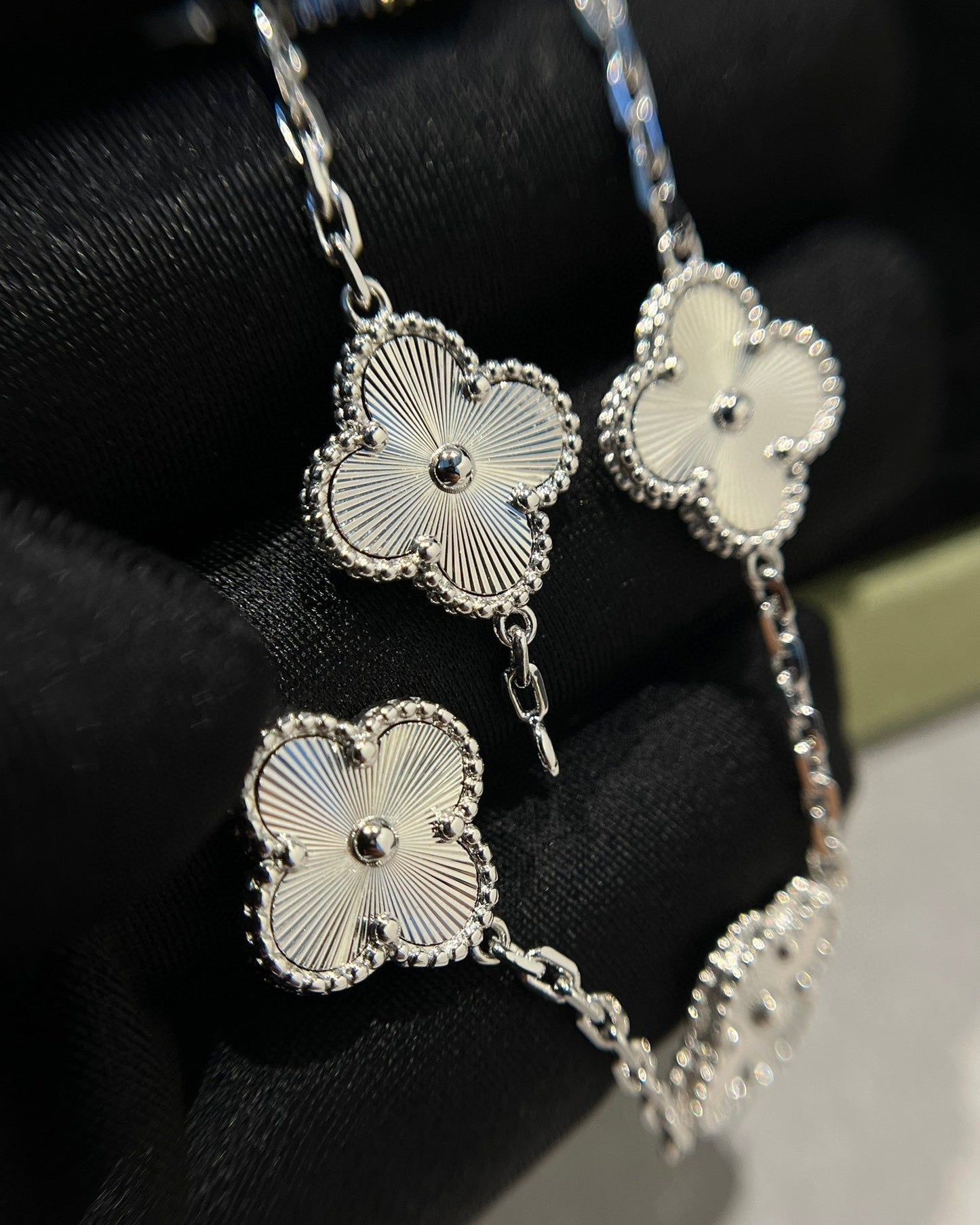 [?Vintora] CLOVER 5 MOTIF LASER BRACELET COLLECTION