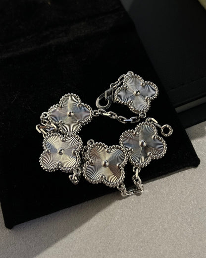 [?Vintora] CLOVER 5 MOTIF LASER BRACELET COLLECTION