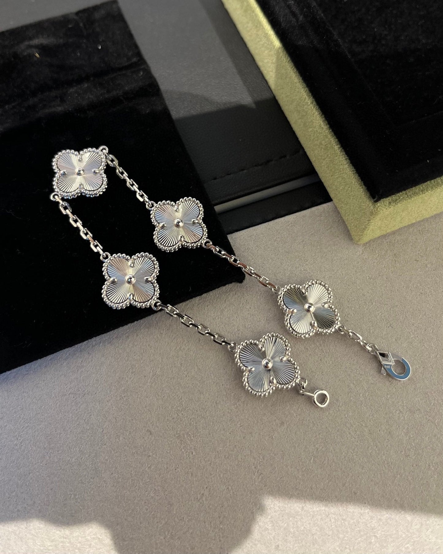 [?Vintora] CLOVER 5 MOTIF LASER BRACELET COLLECTION