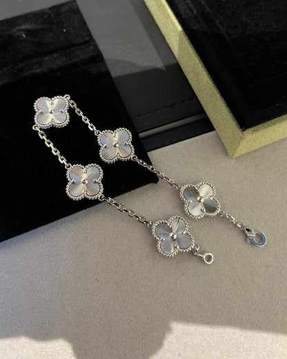 [?Vintora] CLOVER 5 MOTIF LASER BRACELET COLLECTION