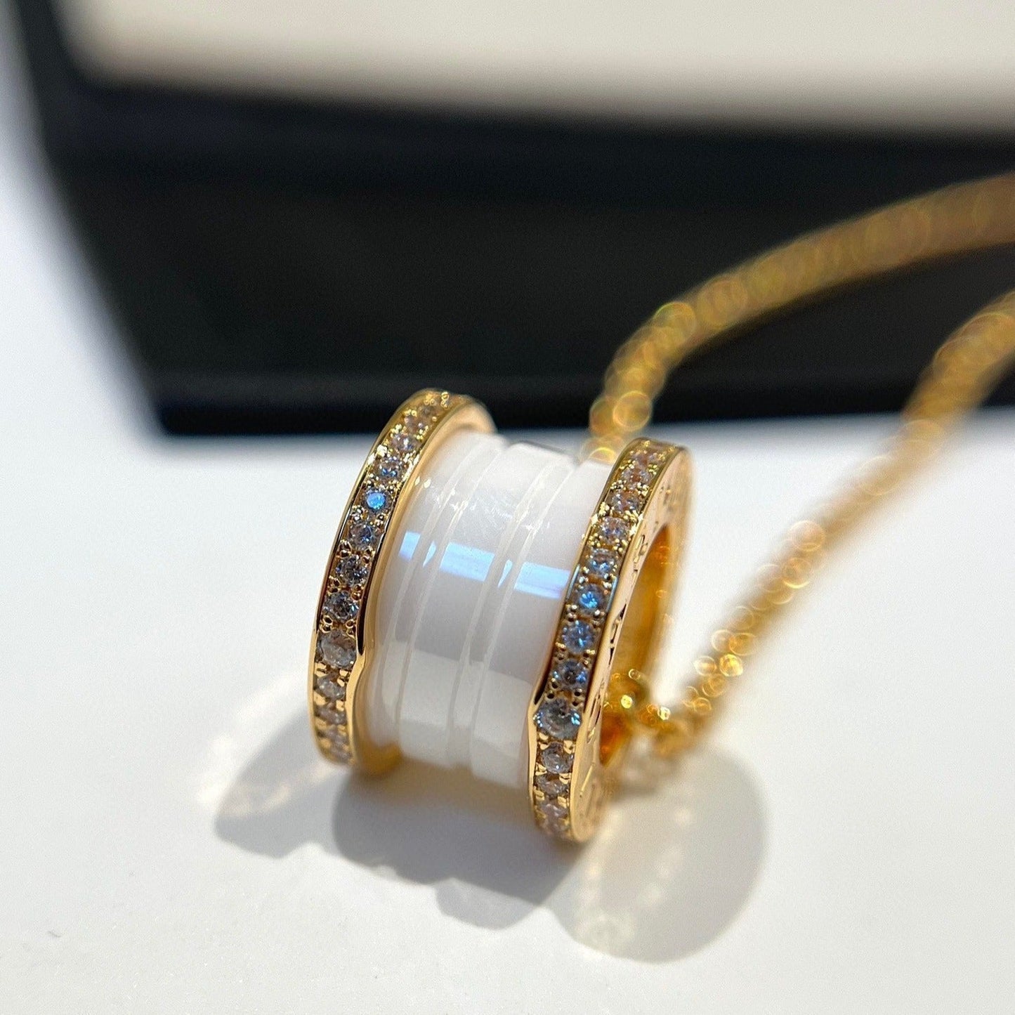 [Vintora]ZERO 1 WHITE CERAMIC DIAMOND PINK GOLD NECKLACE