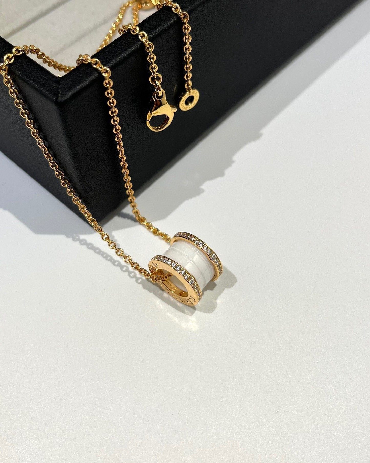 [Vintora]ZERO 1 WHITE CERAMIC DIAMOND PINK GOLD NECKLACE